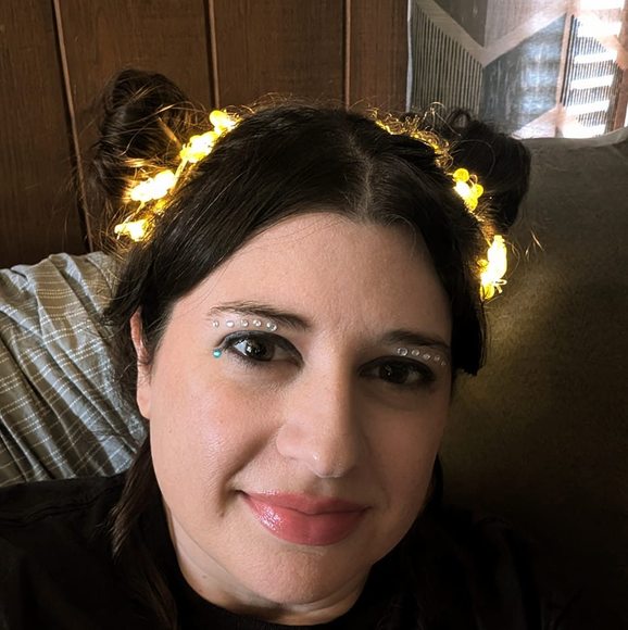 Meet your Posher, Lisa - Picture 1 of 1